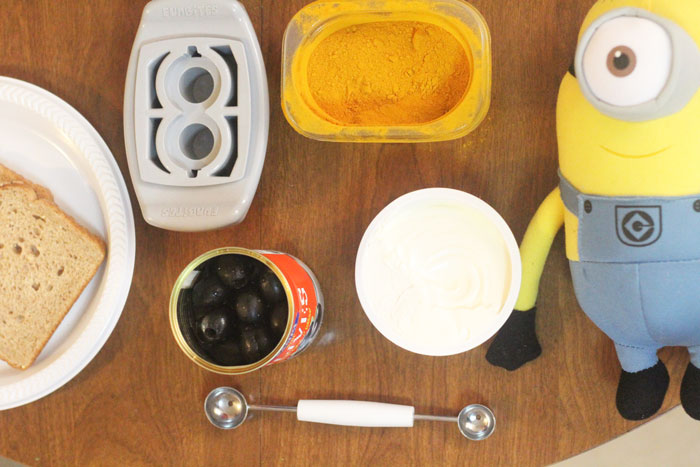 Make this adorable Minion sandwich - a healthy lunch or snack, perfect for kids. Your kids will even have fun making it with you!