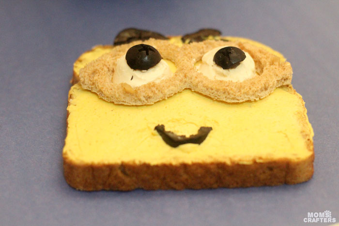 Make this adorable Minion sandwich - a healthy lunch or snack, perfect for kids. Your kids will even have fun making it with you!