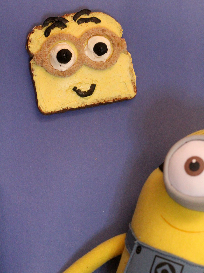 Make this adorable Minion sandwich - a healthy lunch or snack, perfect for kids. Your kids will even have fun making it with you!