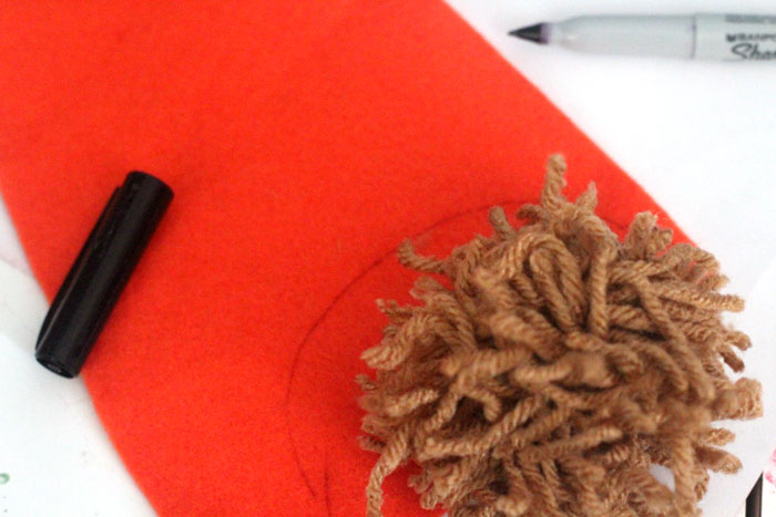 It's so easy to make this adorable pompom Thanksgiving turkey crafts for kids! It can be used as a toy, a napkin ring, a centerpiece, and other fun ideas. Love the DIY pom pom - I need to do it this autumn.