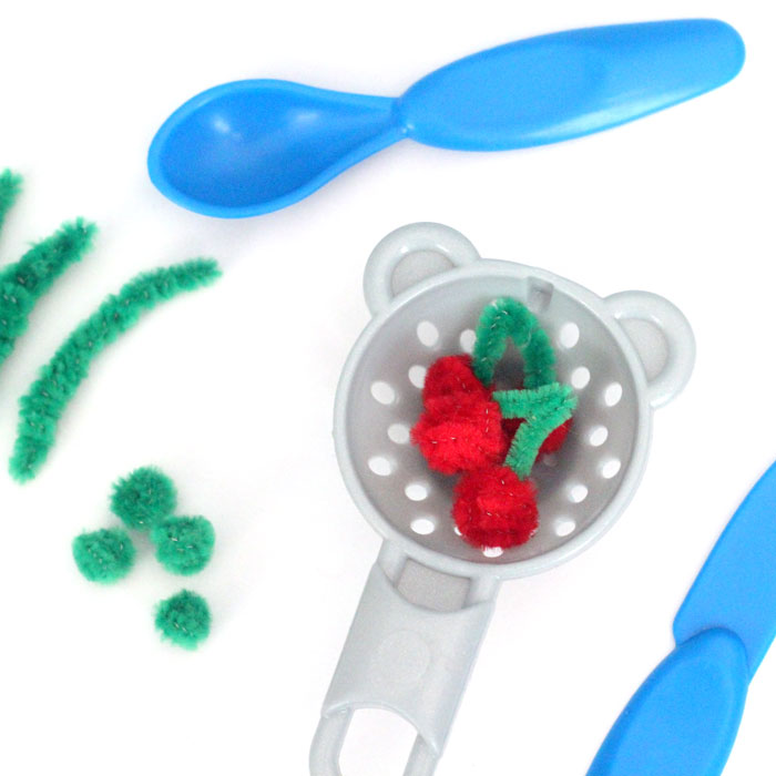 This pretend play food is one of the easiest DIY toys I've seen! Encourage healthy eating in toddlers and young kids - it takes only a few minutes and is a quick and easy mom craft.