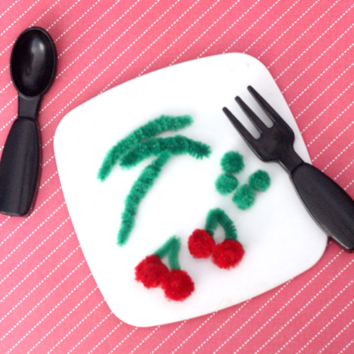 This pretend play food is one of the easiest DIY toys I've seen! Encourage healthy eating in toddlers and young kids - it takes only a few minutes and is a quick and easy mom craft.