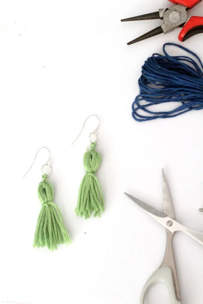 Make these super easy tassel earrings - a simple tassel craft and great beginner jewelry making DIY idea!