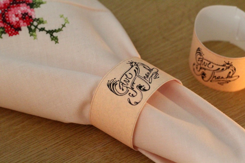 Print these adorable Thanksgiving napkin rings for your holiday table! Black and white, and cheap to print! The design is even hand-drawn - how cool!