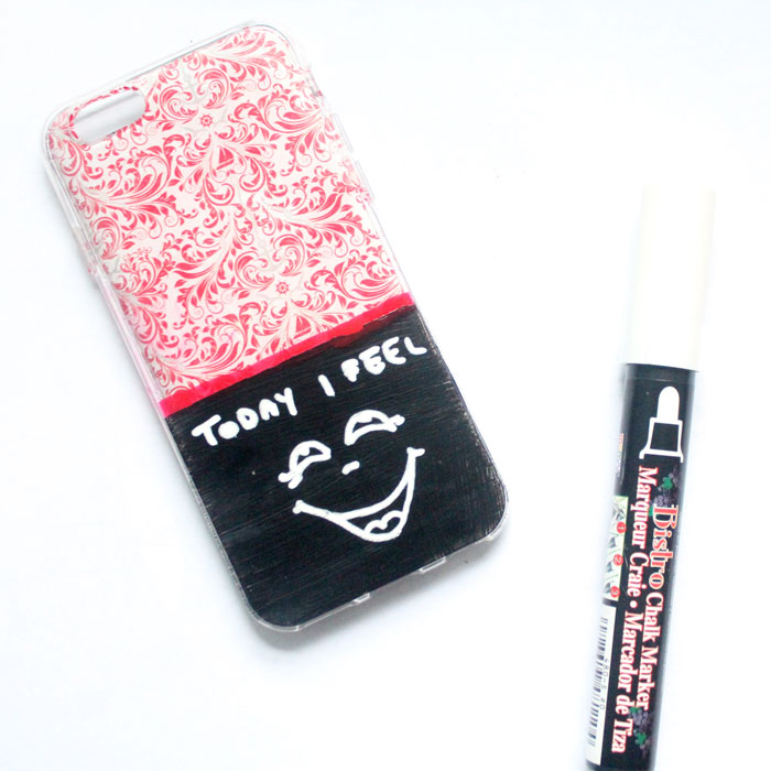 Make this adorable chalkboard cell phone case and personalize the message on it! I love this easy chalkboard craft for teens and tweens - want to make ten of them myself!