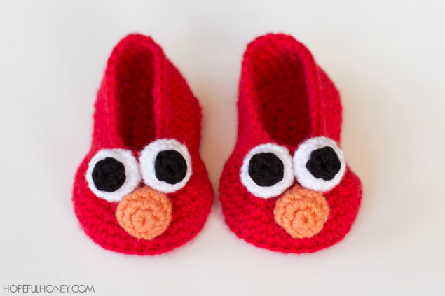 Got a toddler who is obsessed with Elmo? These Elmo gift ideas include both DIY and buy options! 