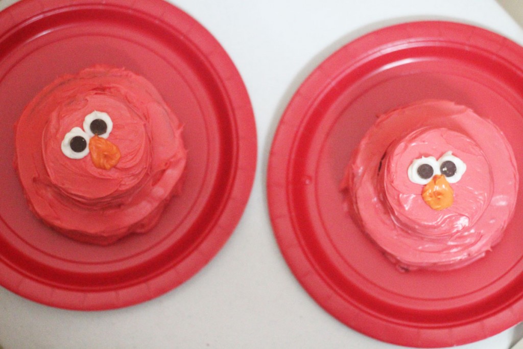 Check out this really cool and easy Elmo birthday cake! It's actually two mini cakelettes, and not actually layered - perfect for a first or second birthday party. You don't need to be good at cake decorating.