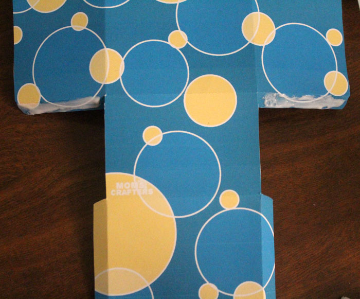 Download these FREE printable gift boxes for your holiday or year-round gift-giving needs! What a great, cheap, affordable gift idea. It's perfect for wrapping small presents, chocolates, treats, and jewelry, in an easy DIY way.