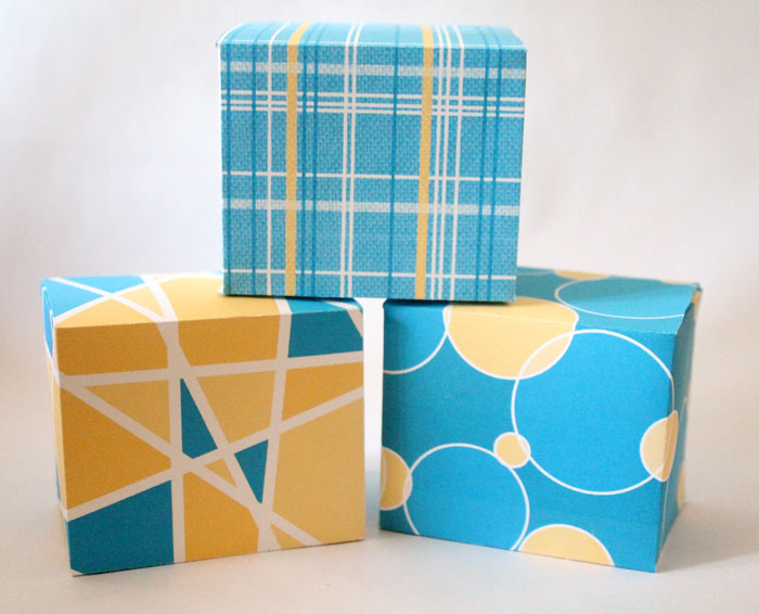 Download these FREE printable gift boxes for your holiday or year-round gift-giving needs! What a great, cheap, affordable gift idea. It's perfect for wrapping small presents, chocolates, treats, and jewelry, in an easy DIY way.