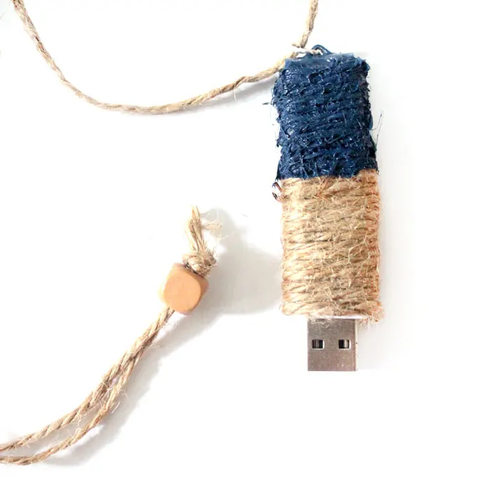 Make these super easy color blocked twine flash drives - what a great DIY gift idea for men!