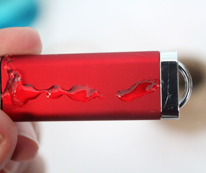  Make these super easy color blocked twine flash drives - what a great DIY gift idea for men!