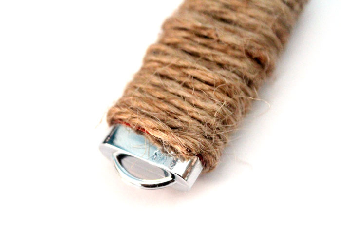 Make these super easy color blocked twine flash drives - what a great DIY gift idea for men!