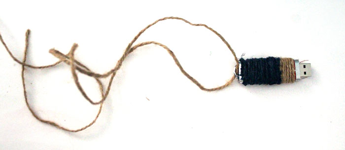 Make these super easy color blocked twine flash drives - what a great DIY gift idea for men!