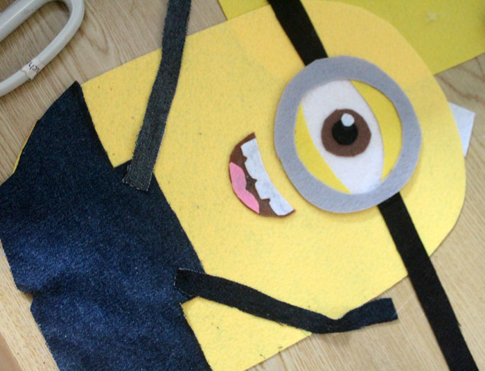 Make this fun felt minion pillow craft for your movie night! It's an adorable plush DIY minion that's easy to make and fun to cuddle!