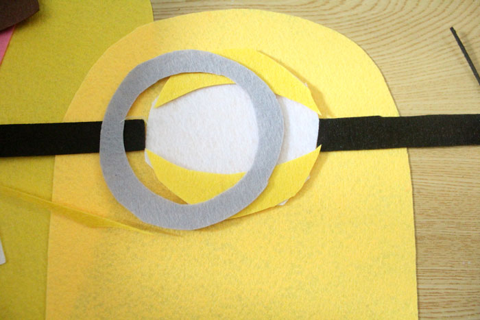 Make this fun felt minion pillow craft for your movie night! It's an adorable plush DIY minion that's easy to make and fun to cuddle!