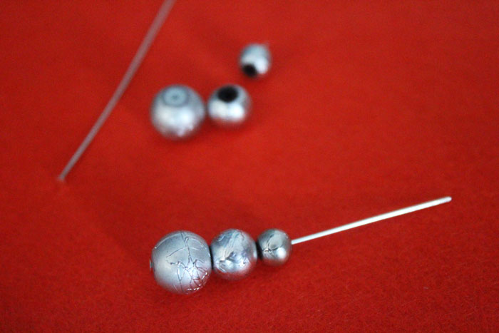 Make these easy and elegant DIY snowman stemware charms to upgrade your holiday or winter tablescape! These wine glass dangles are so pretty and easy to craft, and are perfect for Christmas, New Year's or any winter party.
