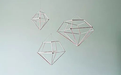 14 of the BEST and most unique things to make with straws - these straw crafts use both paper straws and plastic, and include kids crafts, adult DIY, and unique ideas for teens too.