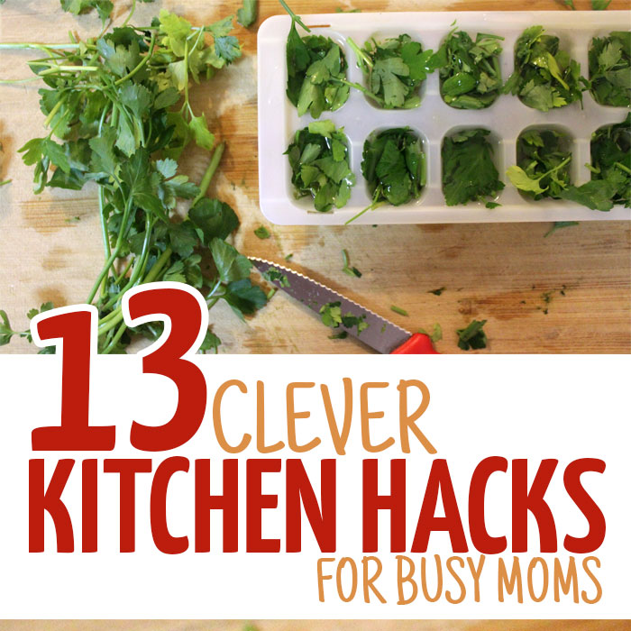 13 Clever Kitchen Hacks for Busy Moms - okay, you don't need to be a mom for all of these life tips to be relevant, but a lot will also really help in families with kids. These life hacks are so genius - it will make your cooking much easier!