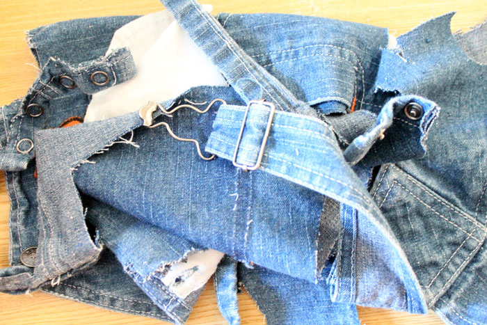 Wow! You'll never want to throw out your kids old clothes again! This mother uses a single pair of old overalls in a baby size to make nine recycled denim crafts - and still had some left! Click for the DIY tutorials and to see how.