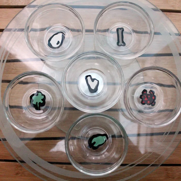 Make an easy DIY seder plate for Passover! This glass "ke'arah" plate is so easy to make and great if you are spending the Jewish holiday of Pesach by guests as it makes a great, portable gift (plus, it's super easy to make!)