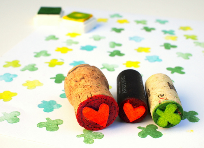 A list of the best DIY wine cork crafts I've seen to upcycle and repurpose all of those corks I have lying around! Great craft ideas - I need to get to recycling my corks more.