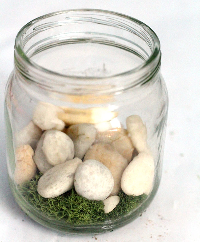 Have a favorite seashell? Make this beautiful beach-in-a-jar seashell keepsake craft to display! It's a great summer sea-inspired centerpiece, or just-for-fun idea for kids, adults, and teens!