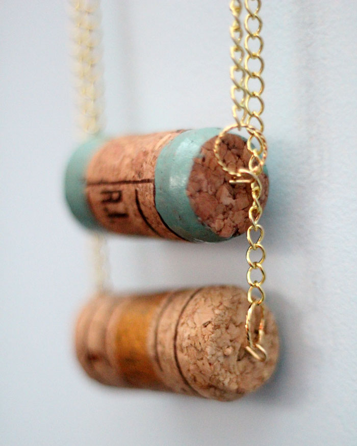 I'm always looking for ways to recycle wine corks and this DIY cork necklace craft is so easy and pretty! It's a beginner jewelry making craft, cheap, and great for teens too!