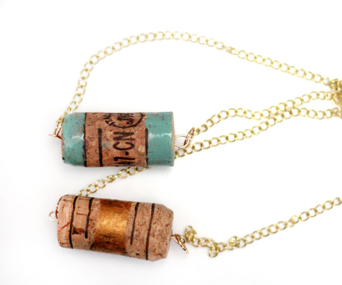 I'm always looking for ways to recycle wine corks and this DIY cork necklace craft is so easy and pretty! It's a beginner jewelry making craft, cheap, and great for teens too!