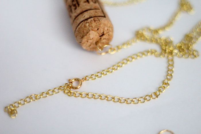 I'm always looking for ways to recycle wine corks and this DIY cork necklace craft is so easy and pretty! It's a beginner jewelry making craft, cheap, and great for teens too!