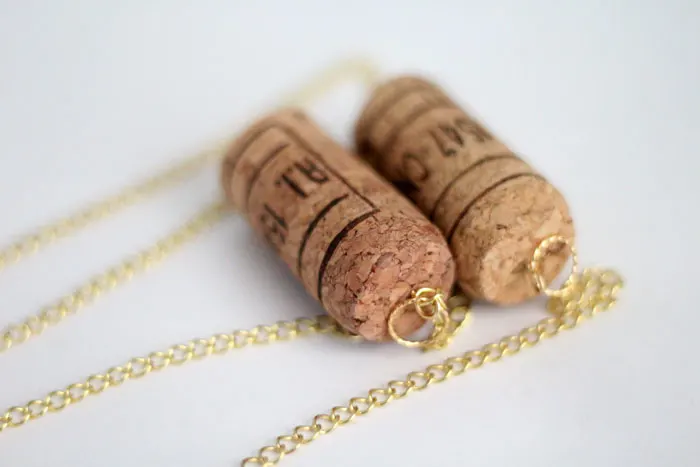 I'm always looking for ways to recycle wine corks and this DIY cork necklace craft is so easy and pretty! It's a beginner jewelry making craft, cheap, and great for teens too!