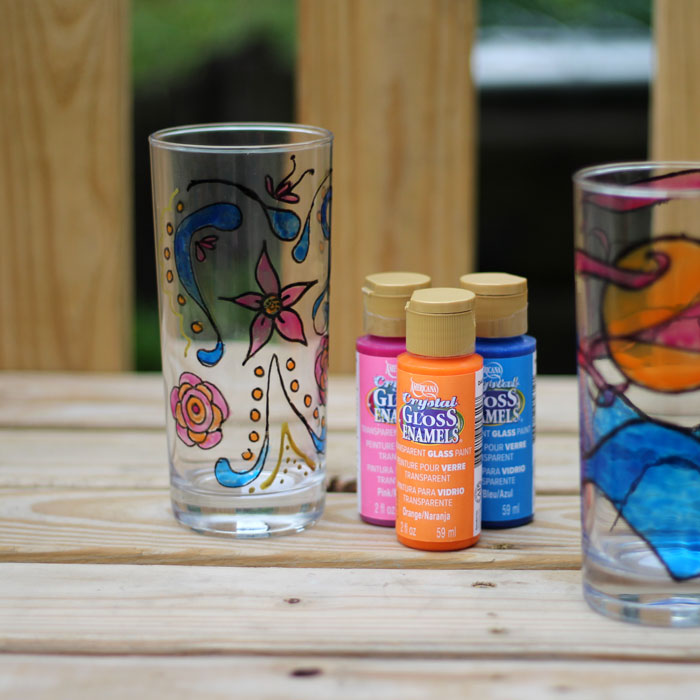 These DIY painted glasses are so cool - made using free printable adult coloring pages! They are an amazing DIY gift - they look beautiful and are dishwasher safe.