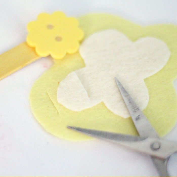 The easiest DIY fine motor toy to make for toddlers and preschoolers! I love these color-matching flowers - a great activity for my toddler to learn and practice colors and fine motor skills at the same time.