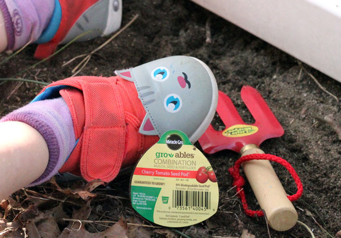 Plant a salad with your toddler - a fun outdoor gardening activity to get those little hands dirty! Plus, it encourages healthy eating, is educational, and is a perfect addition to your repertoire of toddler activities for the Spring or summer!