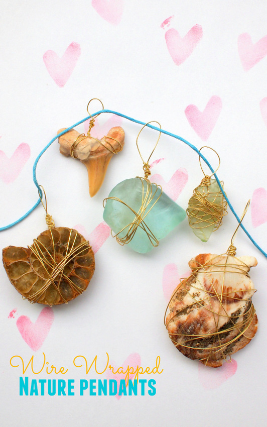 If you've got piles of sea shells, click for 18 of the best seashell crafts around - from keepsakes to DIY jewelry, from kids crafts to teen to things for moms to make. There's something for everyone!