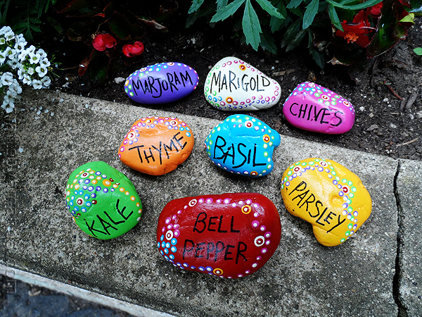 Rocks are probably the cheapest (I mean free-est) craft supply out there, because that's totally what they are - craft ready! These 16 things to make with rocks will keep you busy on a budget! These are great nature crafts for kids, teens and adults and are easy to make DIY ideas!