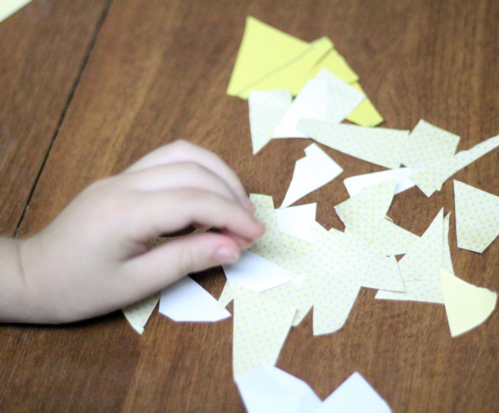 Practice scissor skills in this fun back to school craft to prepare for preschool or kindergarten! This DIY school bus discovery bottle is a cool DIY toy that also doubles as an educational activity for toddlers and preschoolers. 