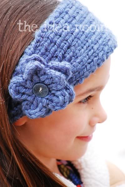 Do you think that knitting has passed its prime? Not true!! These 18 knitting projects for teens and tweens will prove that knitting IS cool! These knit crafts include home decor, accessories, and more!