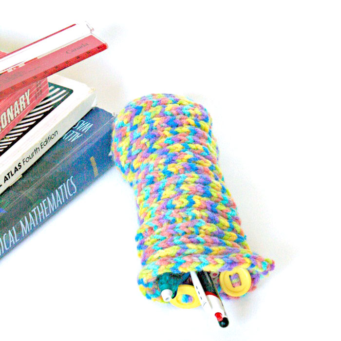 I love this cool DIY knit pencil case - aren't those buttons fab? It's perfect for back to school for kids and teens, for storing adult coloring supplies, and is quite a unique DIY school supply