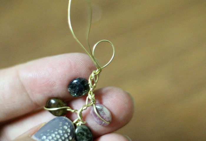 This stunning branch necklace is cheaper and easier to make than you might think! It's a great beginner wire wrapping jewelry making tutorial, and is a great autumn craft or DIY gift idea for the holidays!