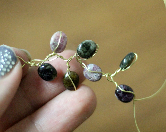 This stunning branch necklace is cheaper and easier to make than you might think! It's a great beginner wire wrapping jewelry making tutorial, and is a great autumn craft or DIY gift idea for the holidays!