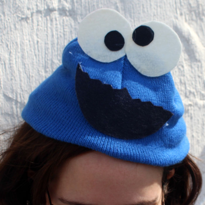 This DIY cookie monster costume is a perfect costume for pregnant lady! You can make the maternity version or use the same tutorial for a toddler or young kid. It's a no-sew tutorial of course, and perfect for Halloween, Purim or pretend play!