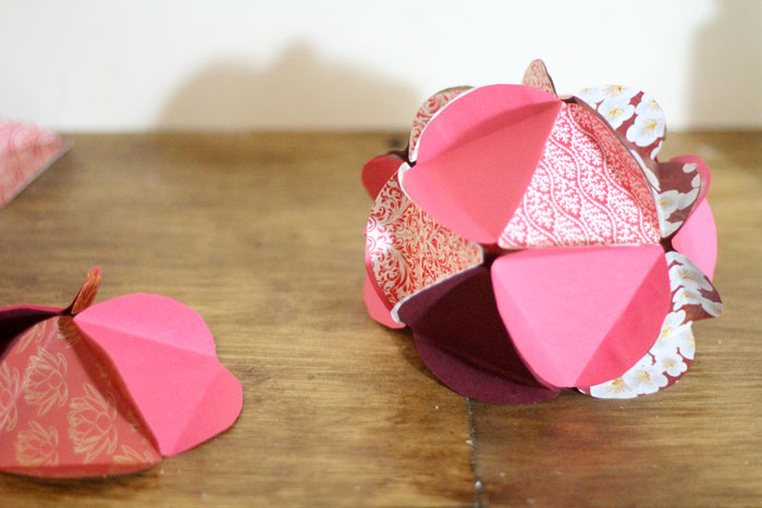 Make a beautiful apple paper globe to decroate your party or home! It's also a great sukkah decoration or rosh hashanah craft - for the Jewish High Holidays. This makes a perfect paper craft for teens and it's easy to adapt into anything.