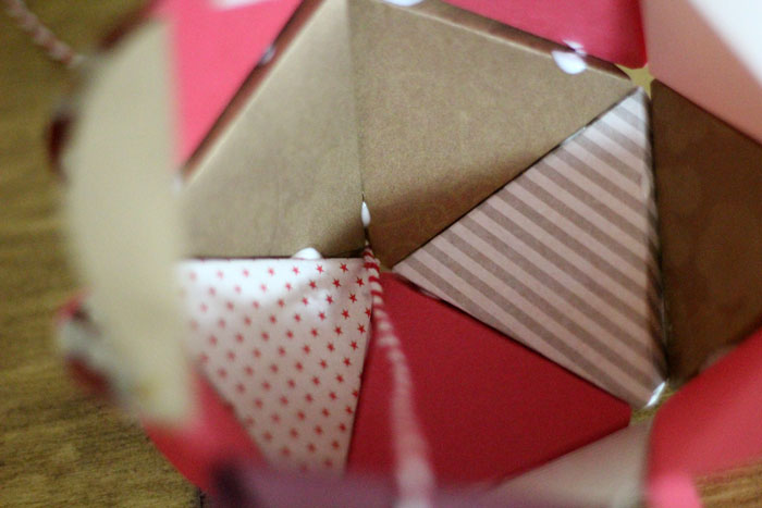 Make a beautiful apple paper globe to decroate your party or home! It's also a great sukkah decoration or rosh hashanah craft - for the Jewish High Holidays. This makes a perfect paper craft for teens and it's easy to adapt into anything.