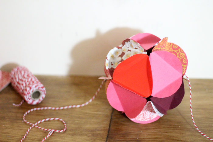 Make a beautiful apple paper globe to decroate your party or home! It's also a great sukkah decoration or rosh hashanah craft - for the Jewish High Holidays. This makes a perfect paper craft for teens and it's easy to adapt into anything.