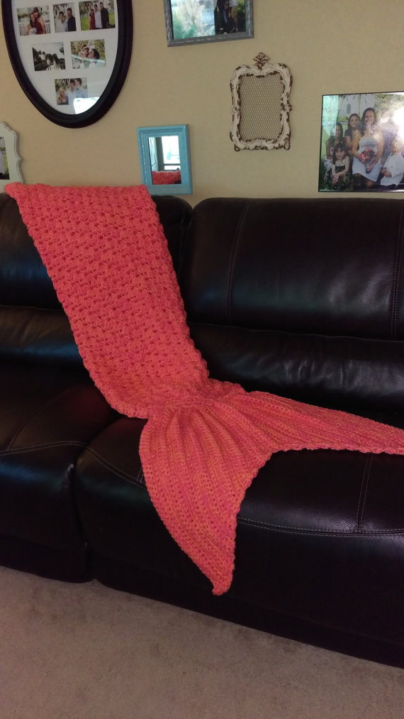 Do you think that knitting has passed its prime? Not true!! These 18 knitting projects for teens and tweens will prove that knitting IS cool! These knit crafts include home decor, accessories, and more!