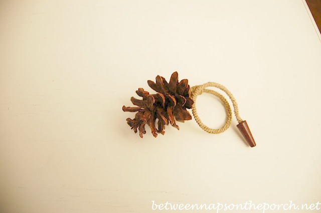 pine-cone-napkin-ring_wm