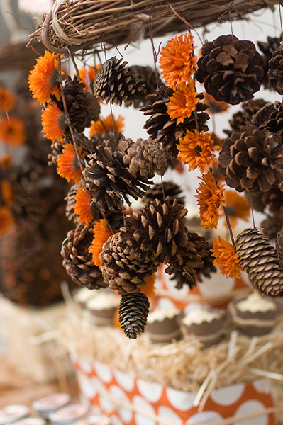 fall-pinecone-chandelier-1