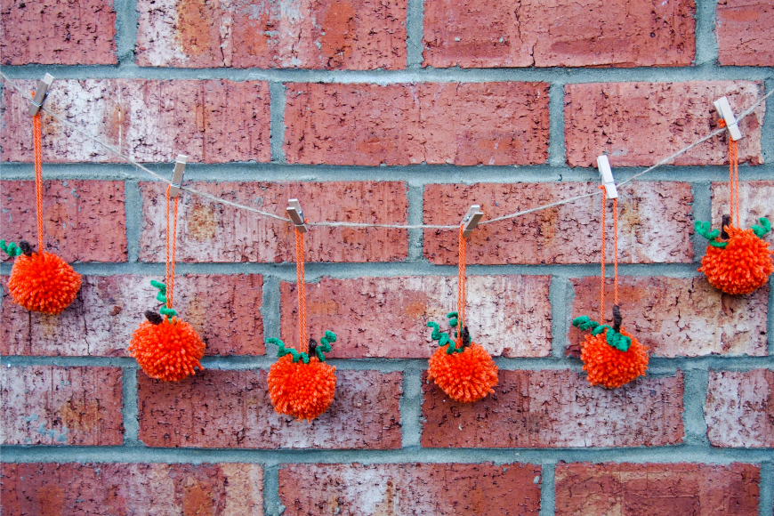 These beautiful garland crafts are easy to make too! It's full of fun garland ideas for autumn and year round.