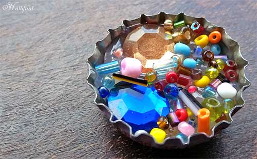 I love these recycled bottle cap crafts and DIY ideas! I love to collect beer bottle caps AND plastic soda bottle caps, and then making crafts for kids, seasonal crafts, art projects, diy toys, magnets and more with them.