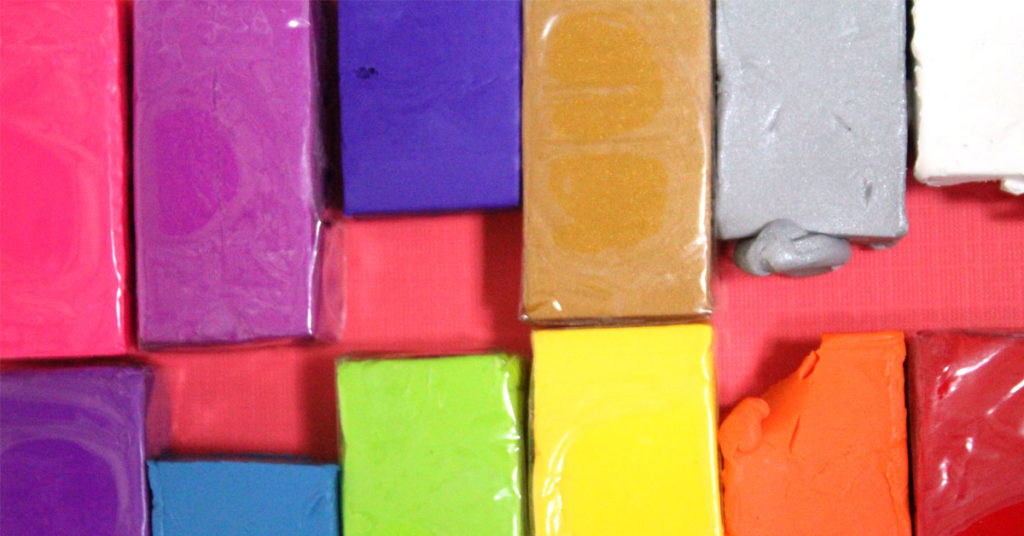 16 fun and easy clay crafts for moms or anyone! You'll love these DIY clay bowls, candle holders, toys, and more. I put together some projects that use polymer clay, some use air dry clay, and lots of fun DIY ideas for kids, for teens, and for adults.